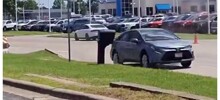 Лето, жара: асфальт лопнул в момент проезда автомобиля