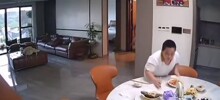 Мальчик из Китая выбежал из убежища во время землетрясения, чтобы доесть ужин