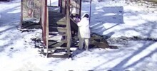 Мать и няня оставляли "закладки" во время прогулки с ребёнком в Подмосковье