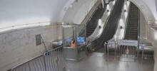 Москвич скатился по эскалатору в метро и разбил плафон