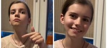 Девочка учит свою старшую сестру петь