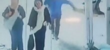 В Иране мужчина с ноги ударил женщину, идущую без хиджаба