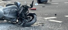 Белый Mercedes на номерах «666» столкнулся с мотоциклом в Москве