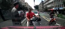 Скутерист отправил автолюбителя в нокаут
