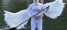 На&nbsp;Патриаршем пруду задержали мужчину в&nbsp;костюме лебедя