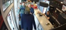 Мужчина ударил посетителя кофейни, перепутав его с другим