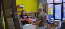 Мужчина напал на сотрудницу пункта выдачи заказов