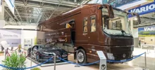 Ультрадорогой дом на колёсах с Bugatti в комплекте подешевел вдвое