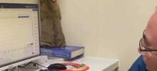Пугливый кот попытался спрятаться от ветеринара