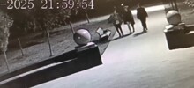 Подростки скинули гранитный шар в парке в Подмосковье