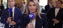 Французский политик снял дорогие часы перед интервью