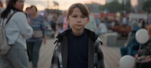 20-летний парень похож на ученика начальных классов