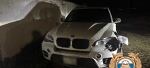 Пьяный и ранее лишённый прав водитель BMW сбил двух девушек, и скрылся