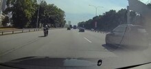 На полном ходу в стоящий автомобиль