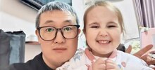 У китайской пары родилась голубоглазая девочка со светлыми волосами