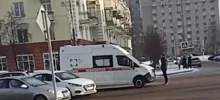 В Новокузнецке мужчина из-за разборок на дороге перегородил путь скорой