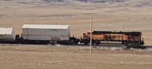 В США шторм с порывами до 230 км/ч опрокинул вагоны грузового поезда