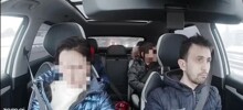 Женщина попыталась выпрыгнуть на ходу из такси в тоннеле