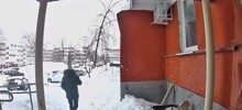 Глыба льда с крыши едва не покалечила мужчину в Татарстане