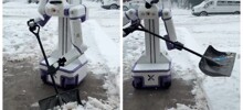 Робот расчищает снег на улице в США