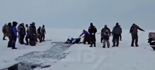 Рыбаки спасли провалившегося под лёд мужчину и его снегоход
