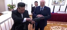 Лукашенко подарил Ким Чен Ыну автомат
