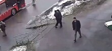 Парень сильно ударил девушку в Казани