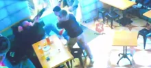 В Севастополе трое мужчин избили семейную пару в баре после того, как супруг заступился за возлюбленную
