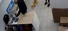 В Уфе мужчина избил женщину, которая заступилась за сотрудницу пункта выдачи заказов