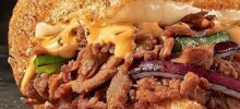 Работник Subway показал, как выглядит мясо, которое используют для сэндвичей