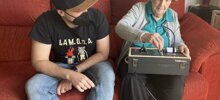 Внук создал прибор для общения со своей 96-летней бабушкой через Telegram (4 фото)