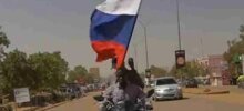 После государственного переворота жители Буркина-Фасо вышли на улицы с российскими флагами