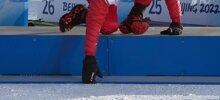 Радостный лыжник Большунов чуть не сломал пьедестал почёта