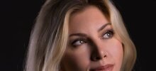 "Не могу закрыть глаза": фотомодель из Сочи больше года ходит в маске после неудачной пластики лица