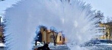 «Будете отвечать перед законом, неуважение верующих»: в Иркутской области священник пригрозил штрафами за фото с замерзающей водой на фоне храма