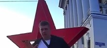 Житель Севастополя справил нужду на инсталляцию в честь Дня Победы и ему сразу же прилетело
