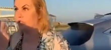 «Вас это колышет?»: в Крыму две пьяные дамы заехали на внедорожнике на пляж и устроили скандал