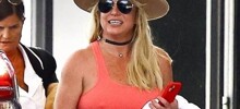 Бритни Спирс обиделась на папарации, заявив, что фотографы специально сделали её толстой