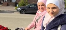 "Что, муж не дарит?": в Москве мигрантки украли цветы со стихийного мемориала погибшему в ДТП человеку