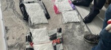 Таможенники нашли более 15 килограмм кокаина в коробках с цветами из Эквадора