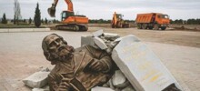 "Прекратите искажать наши топонимы": в Азербайджане снесли памятник Айвазовскому и потребовали от России извинений за освещение этого события