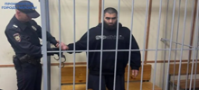 "Это говорит о том, какой он положительный человек": мать блогера Маркаряна принесла в суд его медали и грамоты