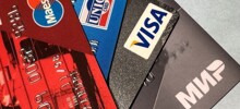 "Это не является путём к богатству": в РПЦ заявили, что освящать банковские карты можно, но денег это не принесёт
