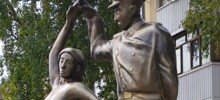 Власти Рязани отказались платить подрядчику за скульптурную композицию с нахимовцем и девушкой