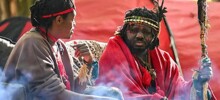 Британский суд выселил из шотландского леса мигрантов, объявивших о создании собственного королевства