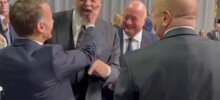 Макрон шлёпнул по щеке премьер-министра Албании после его шутки про оговорку Трампа