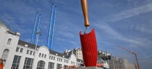 В Москве скандальную скульптуру «Большая глина № 4» заменили «Садовой лопаткой»