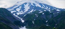 На Камчатке туристы сорвались с высоты во время восхождения на вулкан Вилючинский
