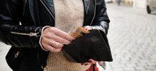 "Из 100 тысяч 90 нужно отдать в храм": священнослужитель заявил, что женщинам нельзя иметь много денег