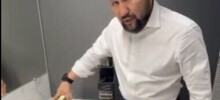 Мэр Якутска вылил в раковину подаренный ему дорогой алкоголь